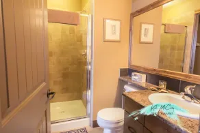 Beautifully appointed 4 bedroom condo in Radium, BC - Image 3
