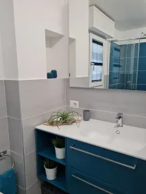 DETACHED COTTAGE WITH PRIVATE HOT TUB, 80 METERS FROM THE BEACH - Image 5