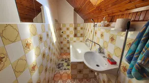 Holiday home with garden and barbecue facilities - Image 4