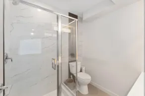 Beautiful Modern home peaceful location - Image 2