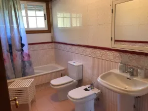 Villa centrale, con piscina, aria condizionata, giardino, WiFi gratuito e negozi - Image 2
