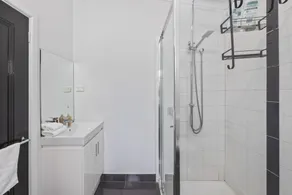 2Easy Apartments - Image 3
