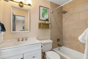 City Haus: Stylish home with King and Wifi 5 minutes to Q2 Stadium, Domain - Image 4