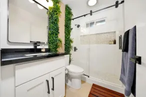 The Sanctuary: Stunning 4B Getaway+ Backyard Oasis - Image 4