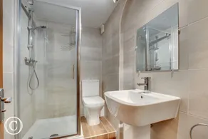Cosy Beachside Apartment, Spectacular Views in Picturesque Village. - Image 2