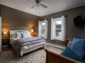 Charming Farm House- Game Room & Hot Tub, Fire Pit - Image 4