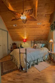 Relaxing 'Riverdance' Log Cabin  is 2.7 miles from Tryon Equestrian Resort - Image 4