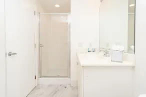 Modern condo with amazing intracoastal views - Image 2