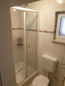 Vue mer, 70 m², directement sur la mer à Tisno, 2 chambres et salle de bain - Image 2
