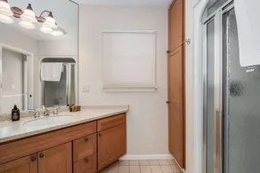 This house is a 3 bedroom(s), 2 bathrooms, located in Harbor Springs, MI. - Image 4