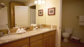 Corporate STR rental, Home away from home, minutes to Rice U Med center/ NRG - Image 2