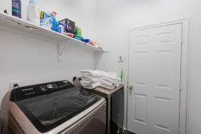 Spacious Hollywood Glam Home, Pet-Friendly Comfort for the Perfect Stay - Image 3