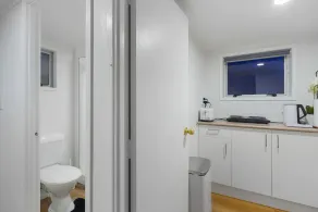 Newly Renovated Studio w Parking-Netflix - Image 5