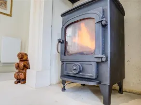 THE OLD DAIRY, romantic, character holiday cottage in Burford - Image 3