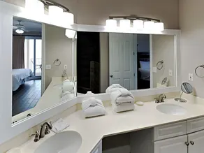 Beachfront condo with Gulf view balcony pools hot tubs & gym access - Image 3