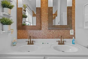 Modern cabin at the woods resort with 3-Bedroom, 2F-bath, Central Air/Heat - Image 3