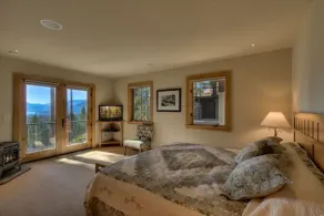 Tahoe Sun- Rénové Superbe accueil, Lakeview, Hottub, Animaux acceptés - Image 5