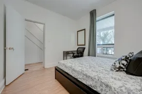Trendy 2B, Minutes from DowntownToronto,by the Lake. Ideal for Long Term Stays! - Image 5