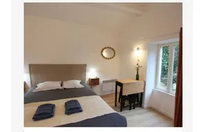 Petit mazet niché au pied du château - Image 4