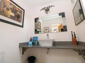 Highgate House - Image 5