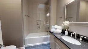Beautiful Home Oasis - Image 4