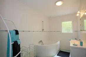 Stille und leuchtend Villa mit Grünflächen , Schwimmbad und Klimaanlage. - Image 4