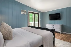 Walk-to-Lake Cottage With Paddleboards for Peaceful Summer Days - Image 5