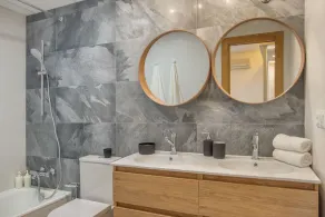 2 huse i den store have, 4 soveværelser, 2 private køkkener, opvarmet pool - Image 3