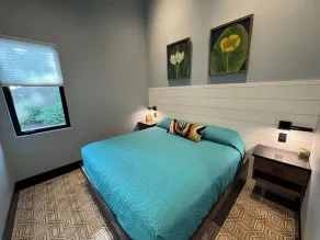 5🌟 Modern Lakefront Luxury Oasis 🇺🇸 270° Lake Views w/Dock & Hot Tub! - Image 4