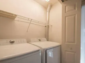 Beautiful and Spacious 5 bedroom 3 1/2 bath. In the village of Pt. Judith. - Image 2
