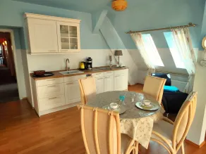 Spacious suite with garden views and a bathtub - Image 3