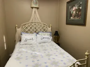 Family friendly country cottage 3 min to I75 -3 bedroom 1 bath central ac & heat - Image 4
