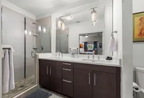 LUXURY AND LOCATION!!! - Image 4