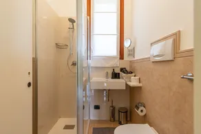 Chambre « Miel » avec vue montagne, terrasse partagée et Wi-Fi - Image 4