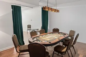 Airy 5br home w/pool, outdoor living, game room - Image 3