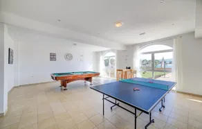 2 Bedroom Stunning Apartment In Divulje - Image 2
