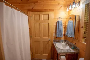 One of a kind 3bd Cabin on the New River- Sleeps 6 - Image 4