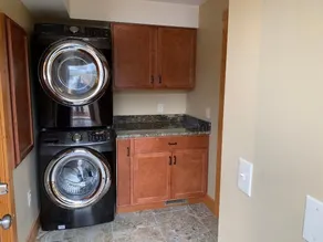 Avalon Guest Lodge 3102 House. 2 Baths, 2 Living Rooms. Sleeps 9 - Image 2