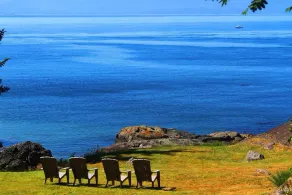 Oceanfront Cottage: Where Natural Beauty Meets Modern Comfort - Image 4