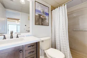 Oceanfront condo with private balcony, shared pool and beach access - Image 2