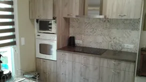 Detached house with access to private fishing pond - Image 4