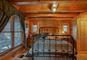 5 BR Log Home på 18 acres 5 Min TIEC | Boblebad - Image 4