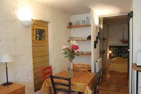 Laure de Noves: 40m² Haus mit Terrasse am Pool - Image 4