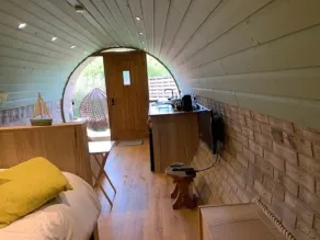 Winter Escape Luxury Hobbit House With hot tub - Image 5