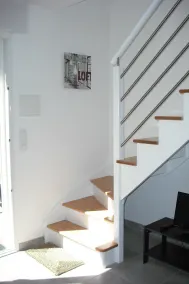 Enebolig med sydvendt terrasse, tæt på strande og butikker - Image 3