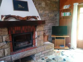 Maison indépendante avec jardin dans le village de Quézac - Image 2