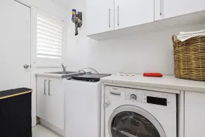 Spacious 4-bed Home Near Avalon Beach - Image 2