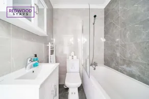 Central Apartment | Contractors & Families | WiFi - Image 2