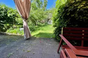 Ideally suited for families or travel groups. Centrally located. - Image 5