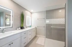 Zwei Master-Suiten, voll ausgestattetes Haus mit beheiztem Pool & Spa, nahe allem - Image 2